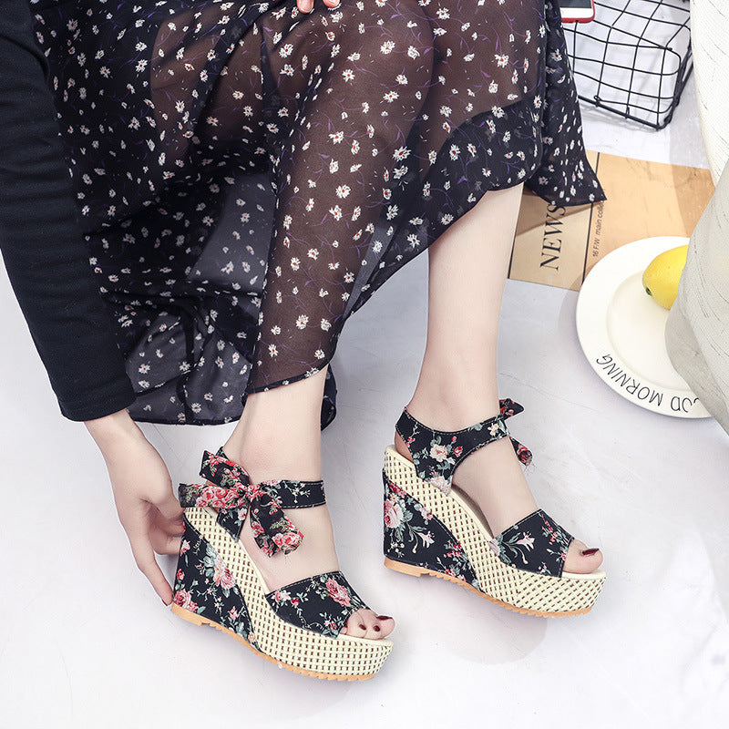 Rose-Print Platform Wedge 1