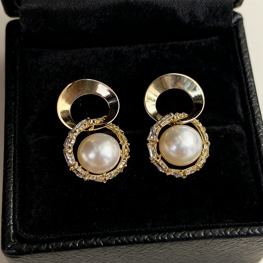 Asymmetric Frame Pearl Earrings 3